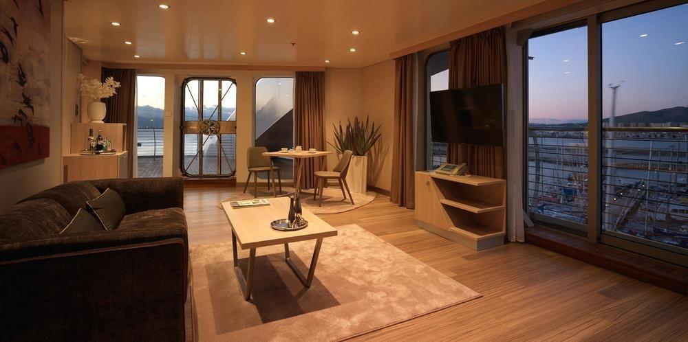 Sunborn Gibraltar Hotel Buitenkant foto