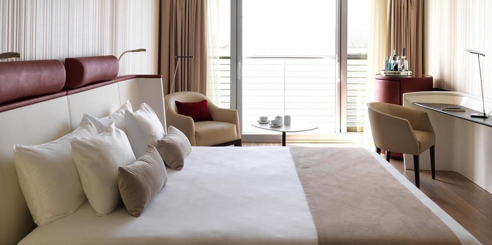 Sunborn Gibraltar Hotel Buitenkant foto
