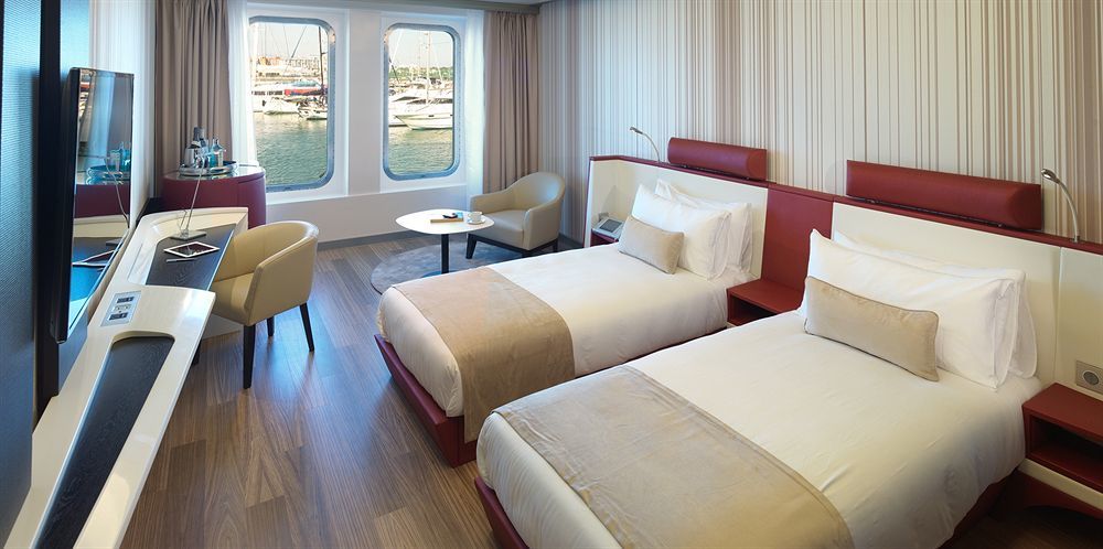 Sunborn Gibraltar Hotel Buitenkant foto