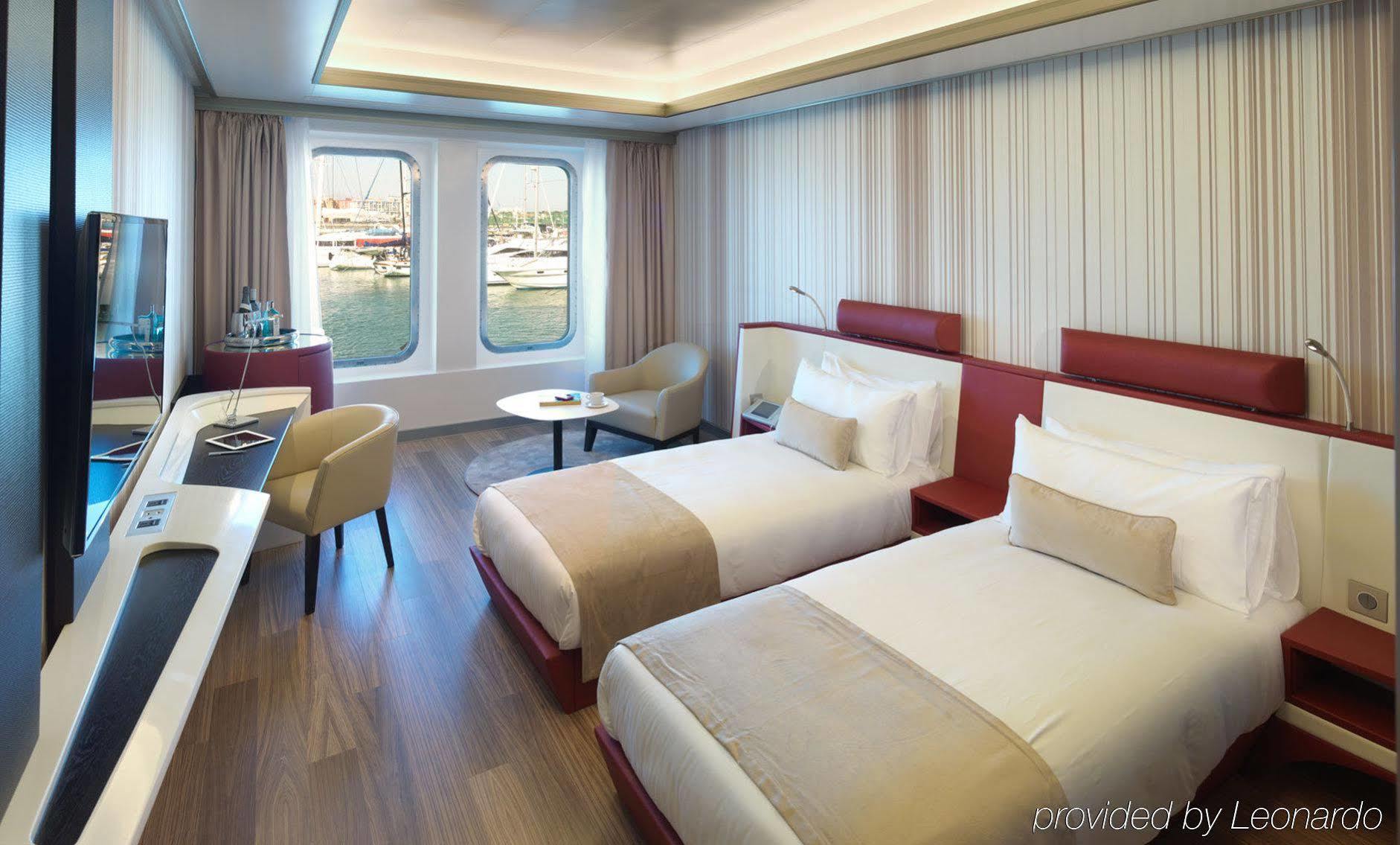 Sunborn Gibraltar Hotel Buitenkant foto