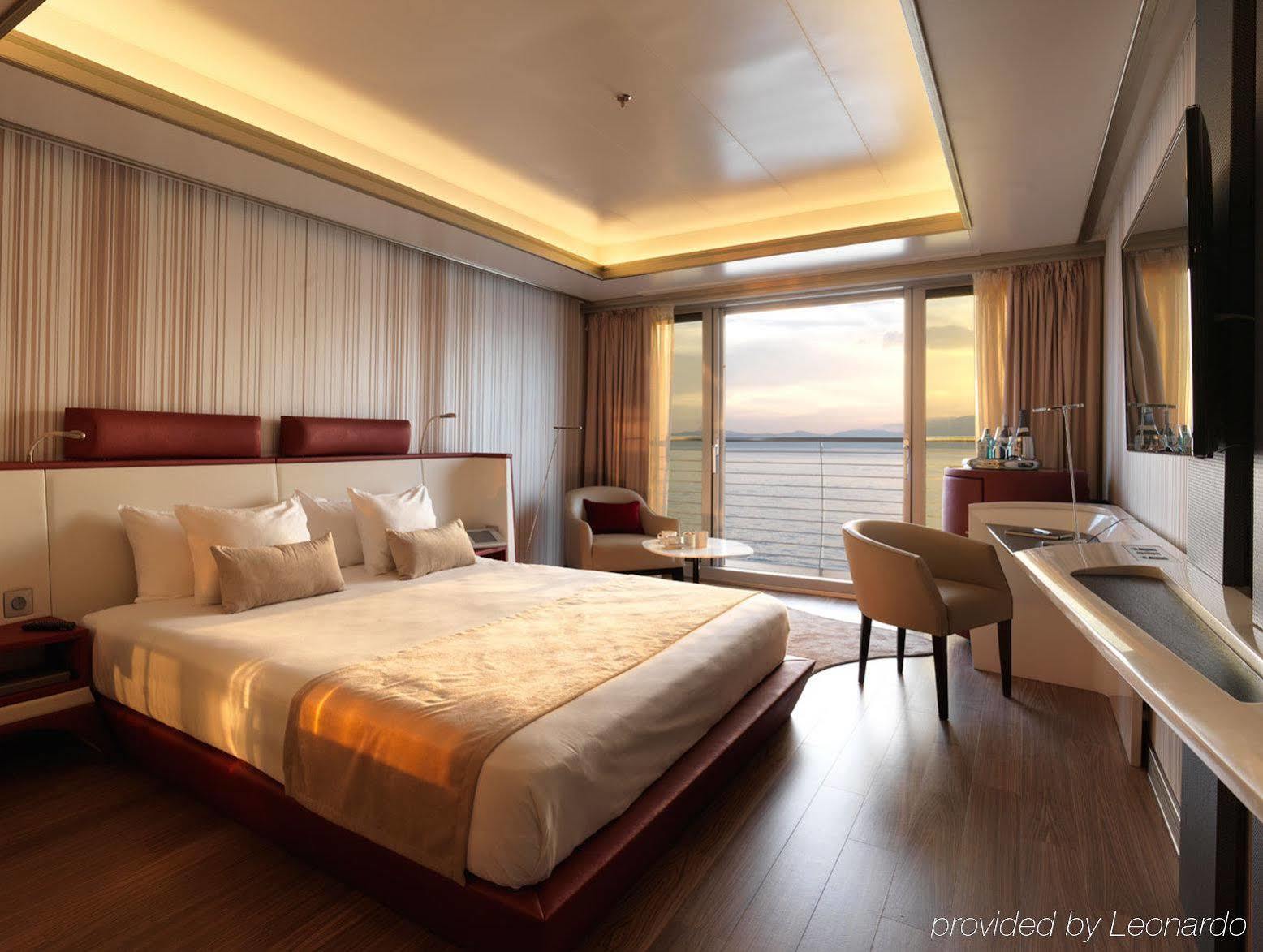 Sunborn Gibraltar Hotel Buitenkant foto
