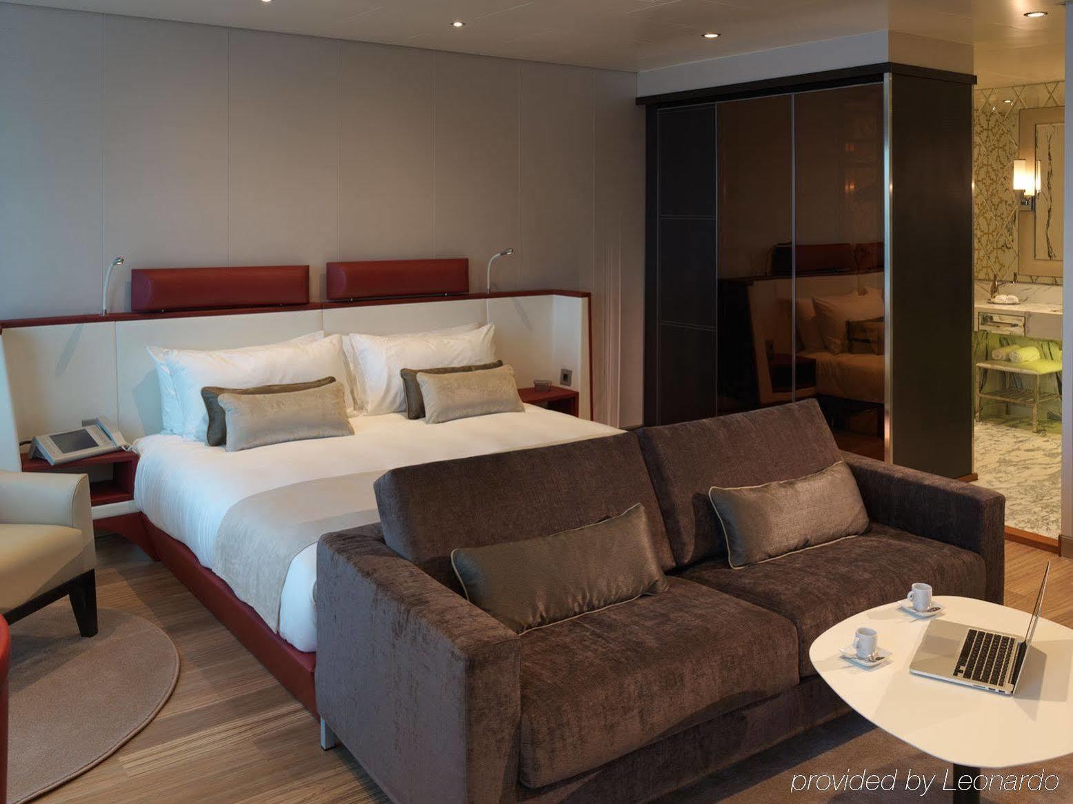 Sunborn Gibraltar Hotel Buitenkant foto