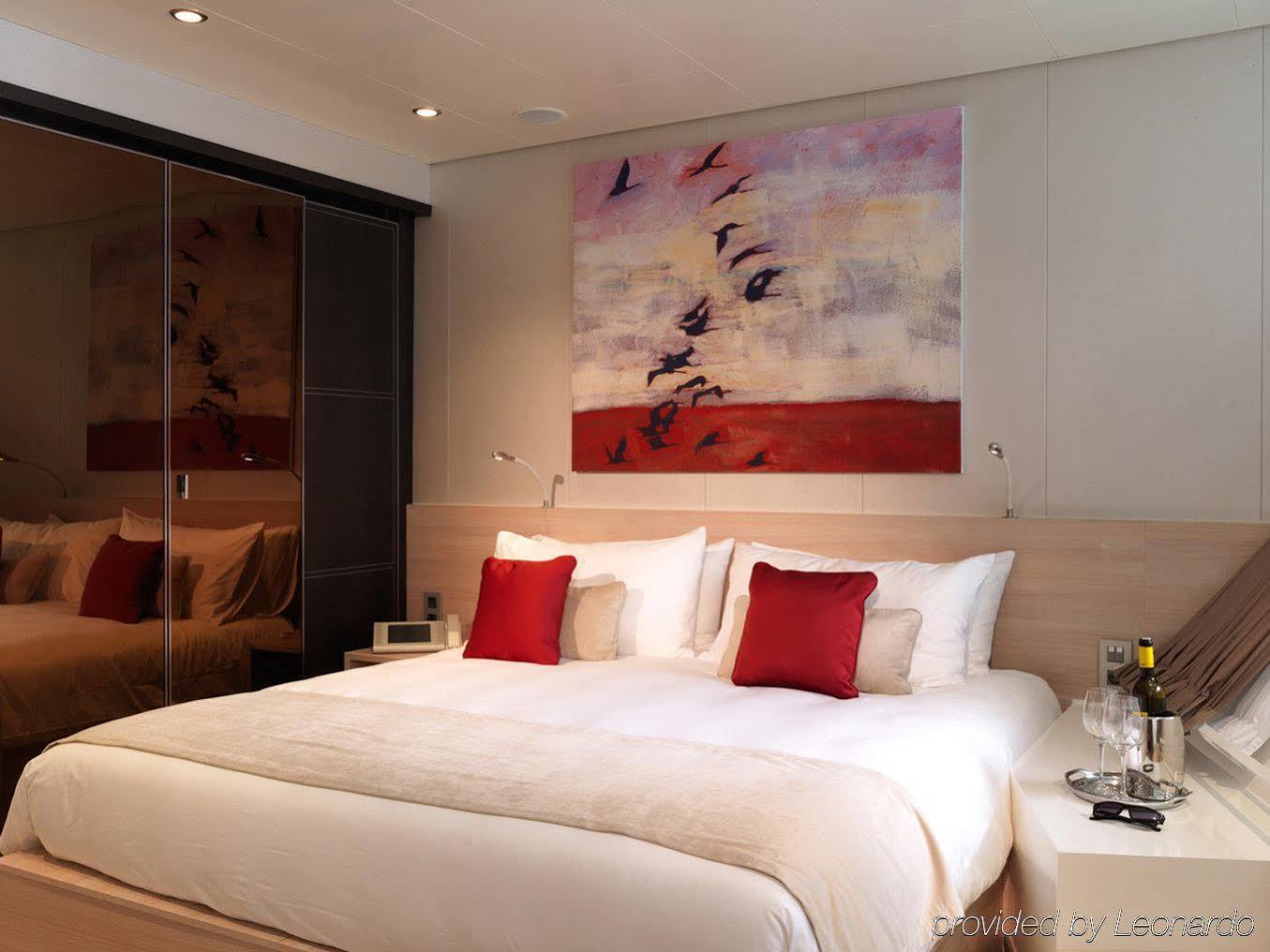 Sunborn Gibraltar Hotel Buitenkant foto