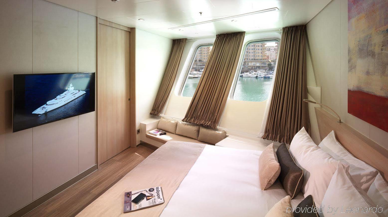 Sunborn Gibraltar Hotel Buitenkant foto