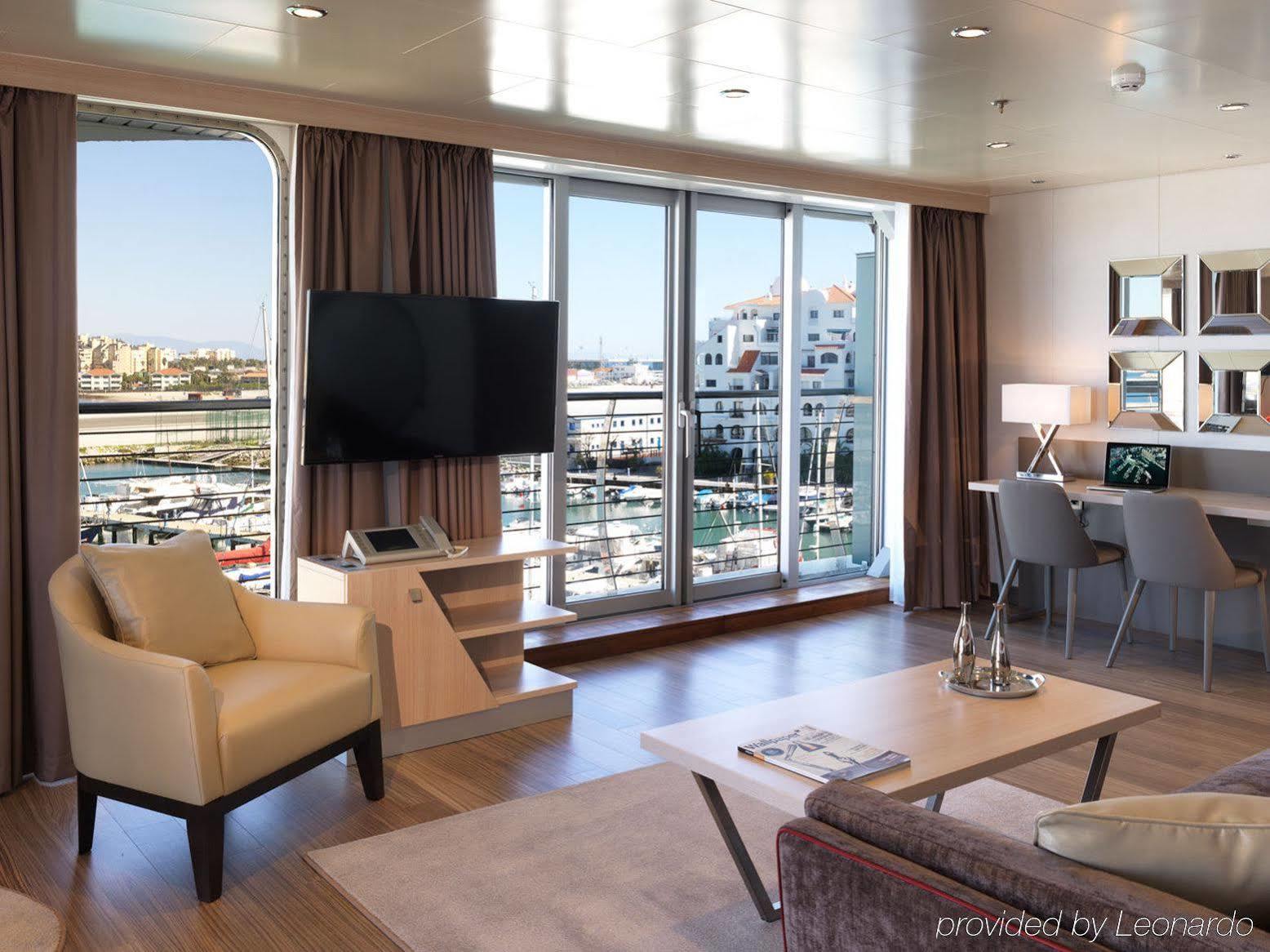 Sunborn Gibraltar Hotel Buitenkant foto