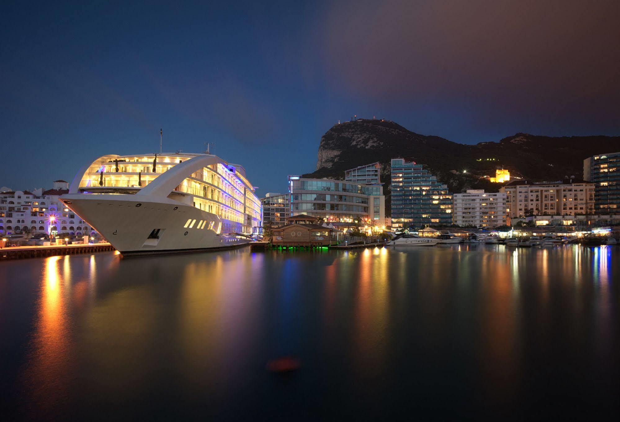 Sunborn Gibraltar Hotel Buitenkant foto