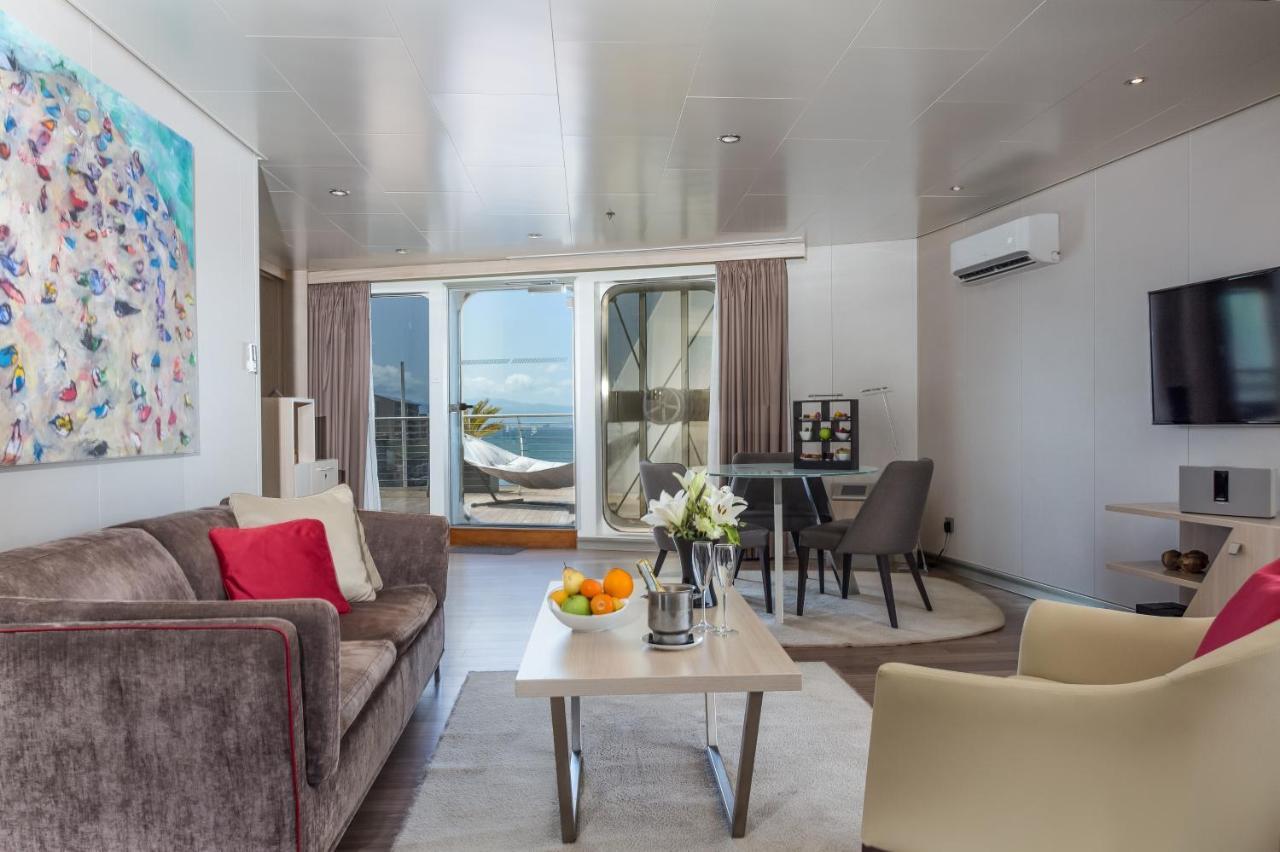 Sunborn Gibraltar Hotel Buitenkant foto